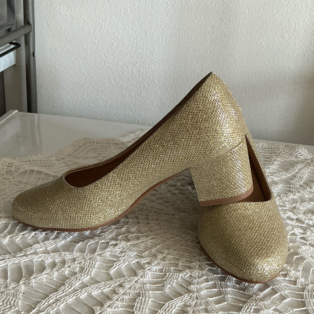 Idifu Women’s Gold Glitter Pump Low Block Heel Size 6.5 Like New Wedding Evening